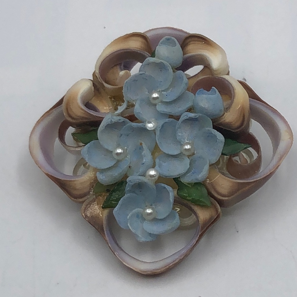 Hand-Carved Shell Pearl Flower Brooch Vintage Blue Hydrangea / Forget Me Not